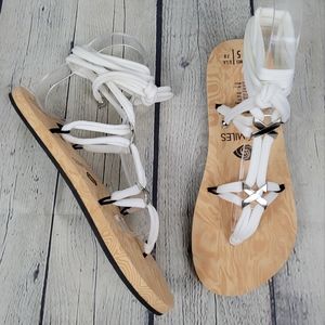SUN SMILES | strappy gladiator style thong flat sandals